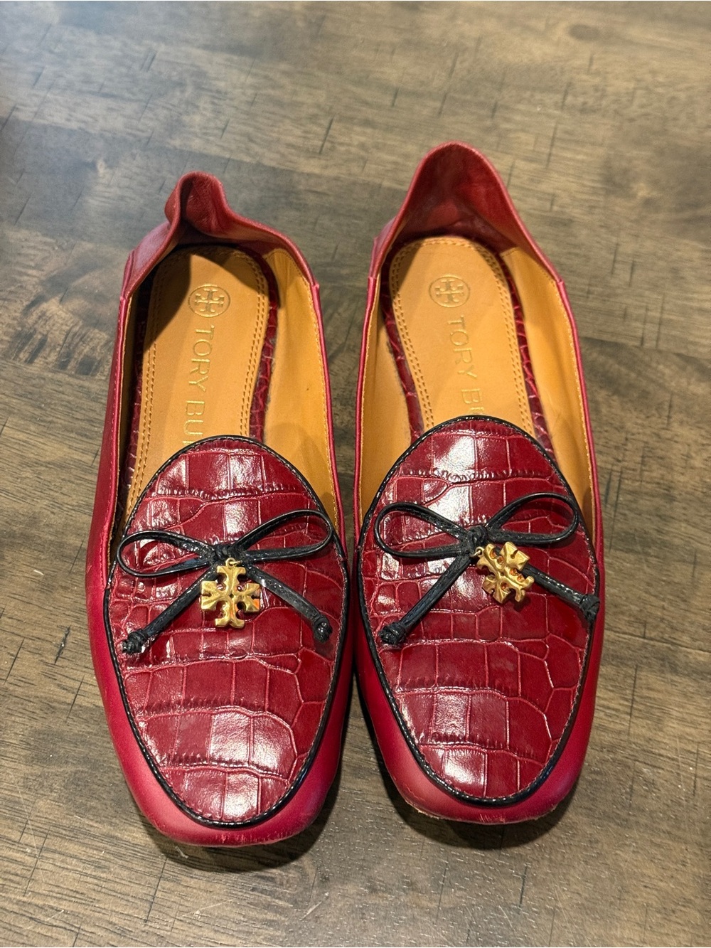 Tory Burch Red Croc Embossed Leather Bow Loafers Size 6